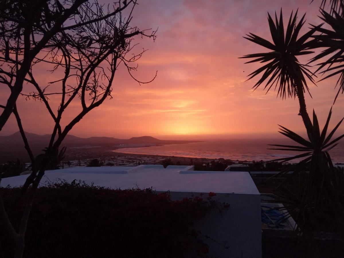 Beautiful Small Bungalow, Amazing Views And Garden Famara Exterior foto