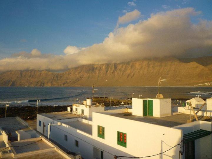 Beautiful Small Bungalow, Amazing Views And Garden Famara Exterior foto