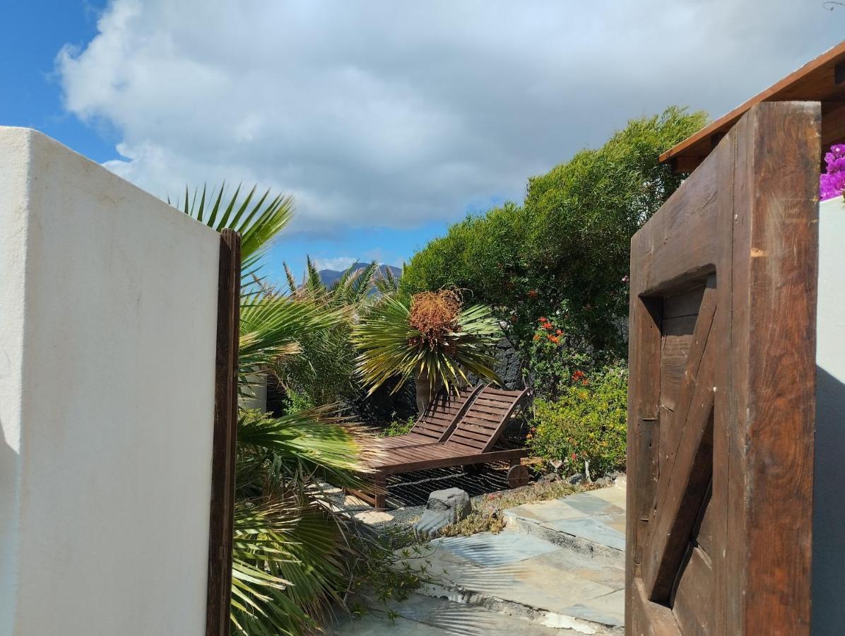 Beautiful Small Bungalow, Amazing Views And Garden Famara Exterior foto
