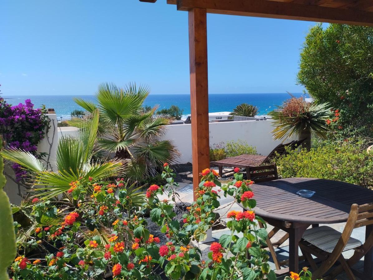 Beautiful Small Bungalow, Amazing Views And Garden Famara Exterior foto